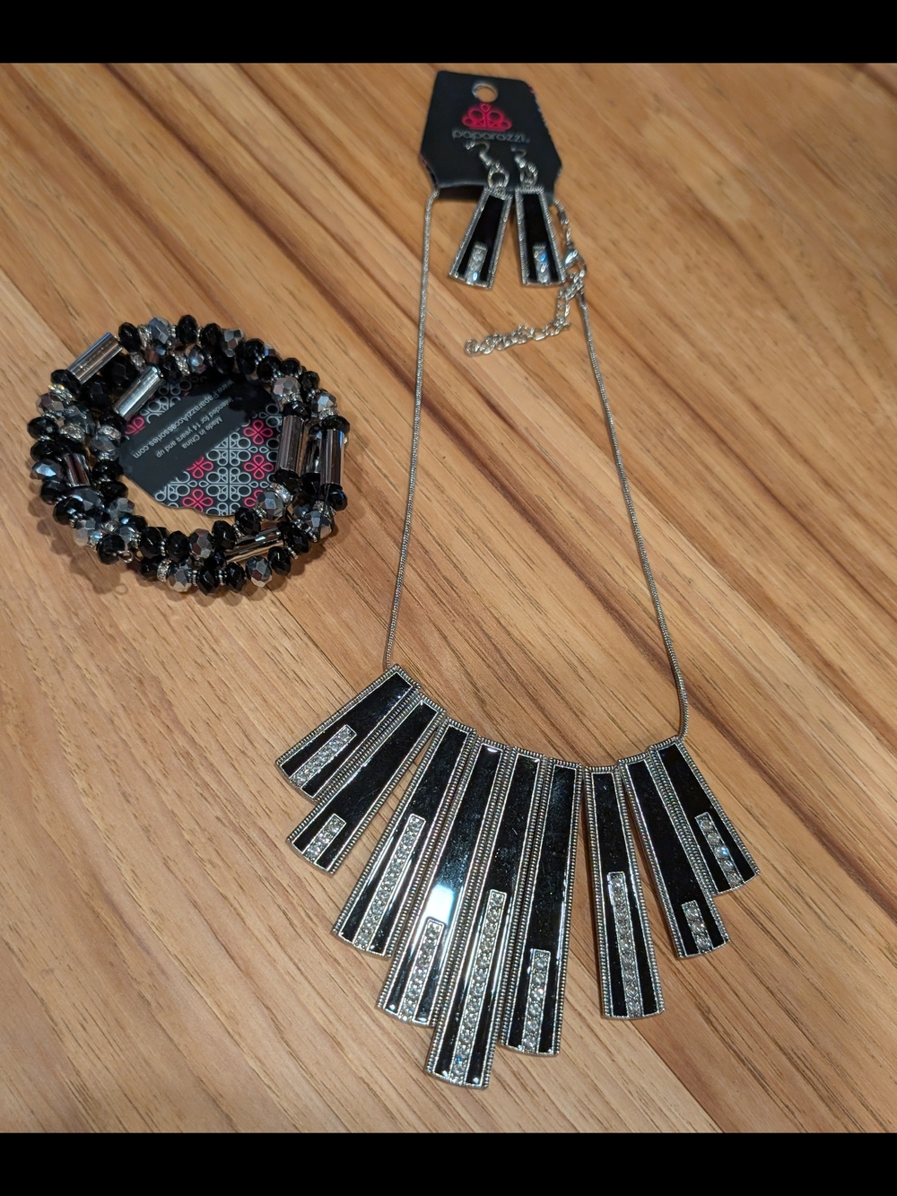 paparazzi Black Fan-Panel Bib Necklace with Matching Drop Earrings And Bracelet